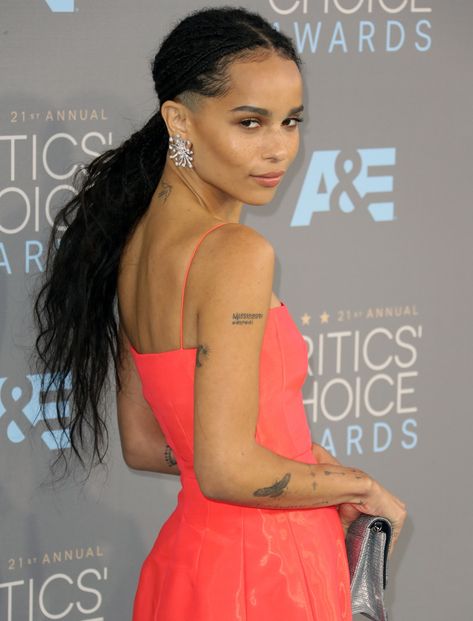 Zoe Kravitz Braids Shaved Sides, Kravitz Zoe, Zoe Kravitz Braids, Zoe Kravitz Style, Zoe Isabella Kravitz, Braids With Shaved Sides, High Ponytail Hairstyles, Band Rock, A Ponytail