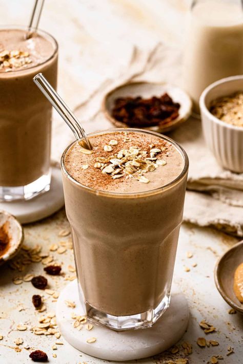 Cookie Smoothie, Vanilla Protein Shake, Homemade Drinks Recipes, Healthy Birthday Cakes, Oatmeal Raisin Cookie, Frozen Fruit Smoothie, Raisin Cookie, Creamy Smoothies, Healthy Green Smoothies