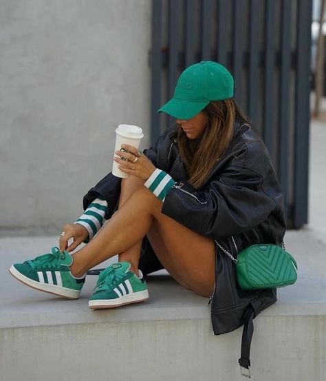 Fall Outfits Street Styles: 29 Ideas To Elevate Your Autumn Look - Social Media Manual Styling Adidas Campus, Adidas Campus Outfit Woman, Green Shoes Outfit, Adidas Gazelle Outfit, Fall Outfits Street Styles, Campus 00, Looks Adidas, Outfits Street Styles, Adidas Outfit Women