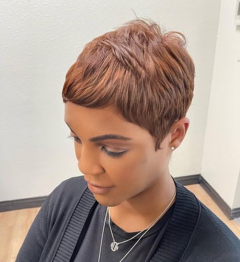 Short Brown Pixie Cut, Brown And Blonde Pixie, Honey Blonde Pixie Cut, 2023 Pixie, Brown Pixie, Brown Pixie Cut, Black Hair Short Cuts, Short Hair Waves, Ginger Brown