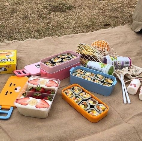 Krispy Kreme, Picnic Food, Think Food, Picnic Foods, Kawaii Food, Food Obsession, Cafe Food, Bento Box, Korean Food