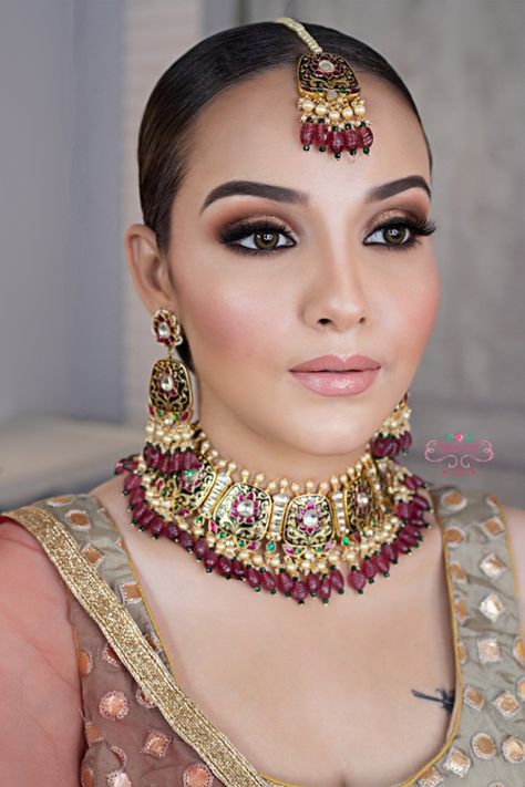 Indian Wedding Makeup Bridal Looks Make Up Smokey Eye, Shaadi Makeup, Wedding Smokey Eye, Indian Makeup Tutorial, Desi Bridal Makeup, Nude Smokey Eye, Mehndi Makeup, Makeup Engagement, Bollywood Makeup