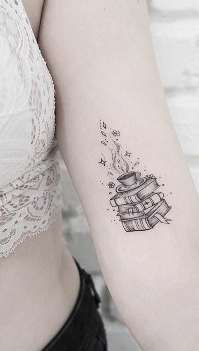 Awesome Tattoo Ideas, Book Lover Tattoo, Books Tattoo, Small Tattoo Placement, Tato Jari, Tattoo Diy, Bookish Tattoos, Literary Tattoos, Shape Tattoo