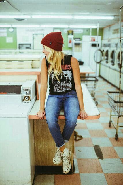 Estilo Tomboy, Scene Girl, Skater Girl Outfits, Skater Girls, Mein Style, Ramones, Looks Chic, Soft Grunge, Tshirt Outfits