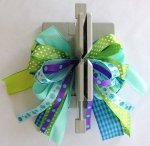 Cheer Bow Tutorial, Tulle Wreath Diy, Make A Bow With Ribbon, Bow With Ribbon, Character Hair Bows, Bow Making Tutorials, Funky Bow, Make Hair Bows, Make Bows