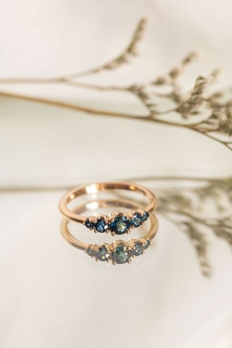 Jewelry Photo Taking, Asthetic Jwellery Photography, Ways To Photograph Jewelry, Jewelry Product Photography Aesthetic, Photography For Jewelry, Earing Product Photography Ideas, Photo Ideas Jewellery, Acssesories Photography, Staging Jewelry For Photos