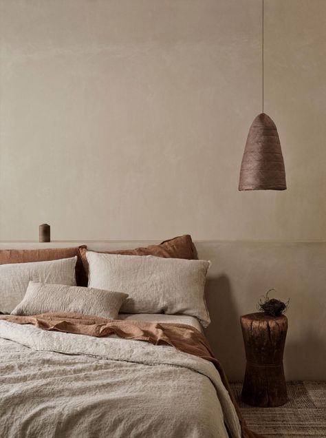 Cosy Bed, Earthy Bedroom, Loft Interior, Beige Bedroom, Ideas Hogar, Neutral Bedroom, Minimalist Furniture, Beige Walls, Linen Duvet Covers