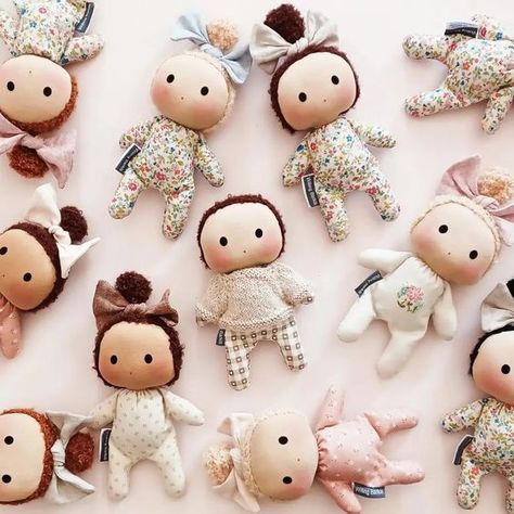 Cloth Dolls Handmade, Baby Sewing Projects, Fabric Toys, Art Dolls Handmade, Creation Couture, Sewing Dolls, Sewing Toys, Soft Dolls, Doll Crafts