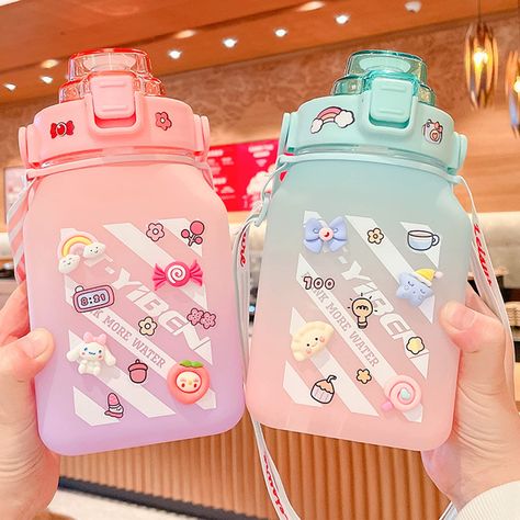 Kawaii Cups, Trendy Water Bottles, Bebidas Do Starbucks, Drinking Water Bottle, Botol Air, Cute Water Bottles, Bottle With Straw, 3d Stickers, Cute School Supplies