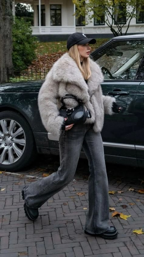 Fur Outfit, Fur Coat Outfit, Winter Fashion Outfits Casual, Moda Paris, Paris Outfits, Ținută Casual, Outfit Trends, Mode Ootd, Elegantes Outfit