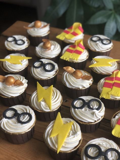 Harry Potter Cupcakes Ideas Birthday, Harry Potter Cupcake Ideas, Harry Potter Birthday Cupcakes, Harry Potter Cupcakes Ideas, Harry Potter Muffins, Cupcakes Harry Potter, Harry Potter Cumpleaños, Harry Potter Theme Cake, Harry Potter Cake Ideas