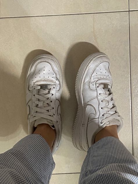 Old Air Force 1, Air Force 1 Aesthetic, Nike Fashion Shoes, Art Tumblr, Flat Shoe, Cute Sneakers, Aesthetic Love, Sneakers Athletic, Adidas Samba