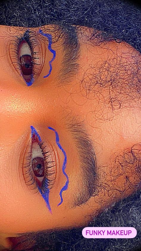 Cute Colored Eyeliner Looks, Coloured Eyeliner Ideas, Wavy Eyeliner Makeup, Graphic Colored Eyeliner, Colorful Eye Makeup For Work, 2 Color Eyeliner, Colorful Eyeliner Hooded Eyes, Water Eyeliner Looks, Colored Eyeliner Ideas