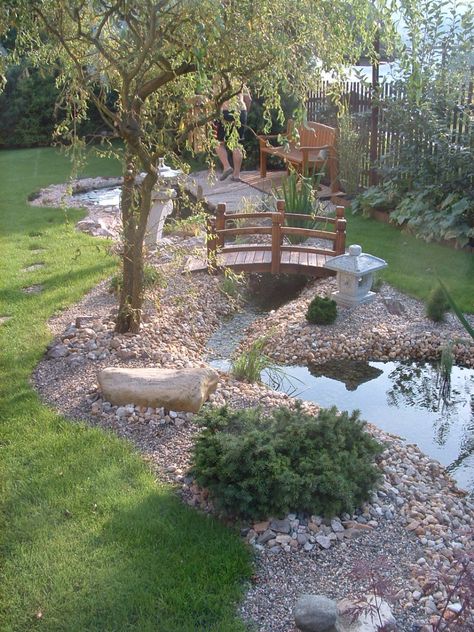 Garden Stream, Taman Air, Small Pond, Pond Waterfall, Pond Landscaping, Backyard Water Feature, Japanese Garden Design, Waterfalls Backyard, Garden Walkway