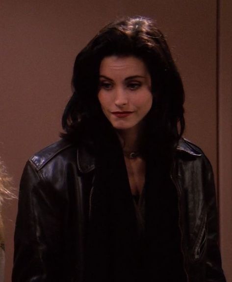 Monica Geller Friends, Courtney Cox, 90s Inspired Outfits, Friends Cast, Monica Geller, Friends Moments, Rachel Mcadams, Friends Show, Friends Tv Show