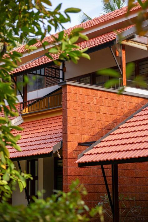 Manglore Tile Roof Design, Traditional Roof Design, Laterite Stone, Kerala Traditional House, Kerala Architecture, Bali House, Brick Garden, Indian Home Design, Small Bedroom Ideas