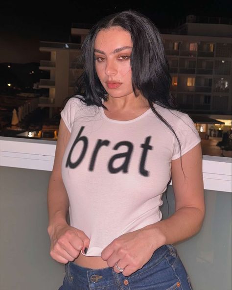 Charli (@charli_xcx) • Instagram photos and videos Bad Taste Outfit, Chloe Sevigny, Musica Pop, Rock Chic, Charli Xcx, Cropped Tube Top, Pop Punk, Party Girls, Katy Perry