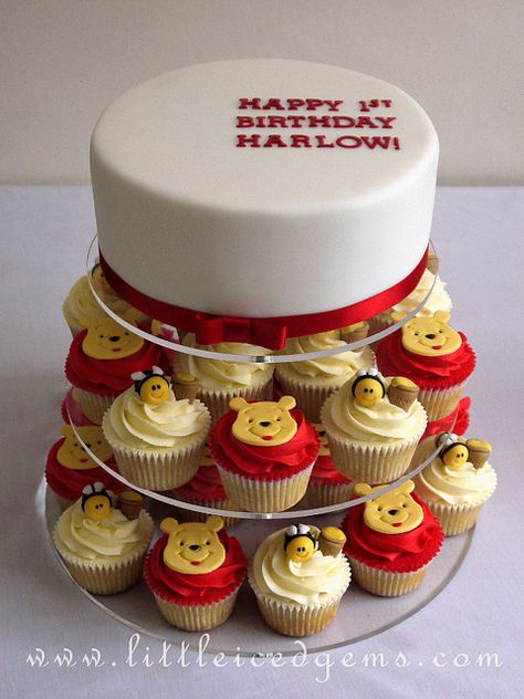 Pooh Bear Cake 1st Birthdays, Pooh Bear Cake Ideas, Winnie The Pooh Cupcake Ideas, Pooh Bear Cakes, Winnie Pooh Cupcakes, Pooh Bear Cupcakes, Winnie The Pooh First Birthday Cake, Cupcakes Winnie Pooh, Winnie The Pooh Cupcakes Ideas