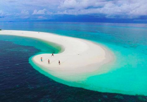 7 Secret islands to discover in the Philippines - Be Asia: fashion, beauty… Antique Philippines, Philippine Holidays, Asia Fashion, Philippines Travel, Need A Vacation, Dream Travel Destinations, Vacation Resorts, Tourist Places, Incredible Places