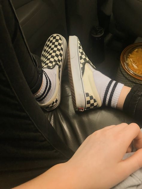 Vans Life, Black Vans Outfit, Slip On Outfit, Girl Skater, Vans Girl, Mode Hipster, Gay Outfit, Indie Hipster, Vans Outfit