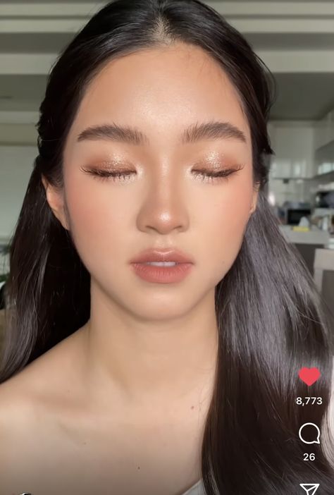 Graduation Look Makeup, Bride Makeup Natural, No Make Up Make Up Look, Membentuk Alis, Mekap Mata, Asian Bridal Makeup, Soft Makeup Looks, Bridal Makeup Natural, Ethereal Makeup