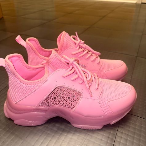 Elevate Your Athleisure Game With These Steve Madden Sneakers. The Pink Hue And Rhinestone Accents Add A Touch Of Glam To Any Casual Outfit. With A Size 10m Fit, These Shoes Are Perfect For Women On-The-Go. The Style Code Vnce01s1 And Model Steve Madden Vance Ensure You're Getting The Real Deal. Don't Miss Out On These Stylish And Comfortable Sneakers. Beautiful Shoes ! New Without Tags ! Steve Madden Sneakers, Comfortable Sneakers, Beautiful Shoes, The Pink, Casual Outfit, Athleisure, Steve Madden, Pink Ladies, Athletic Shoes