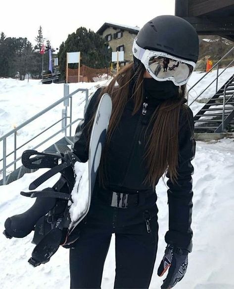 2023/2024 Winter Imagery Trends: Discover 'Snow-Brushed Dreams' Collection — Joanna Colomas Black Ski Suit Outfit, Skiing Fits, Iphone In Hand, Winter Ski Fashion, Mode Au Ski, Ski Fits, Wander Outfit, Blank Image, Ski Fit