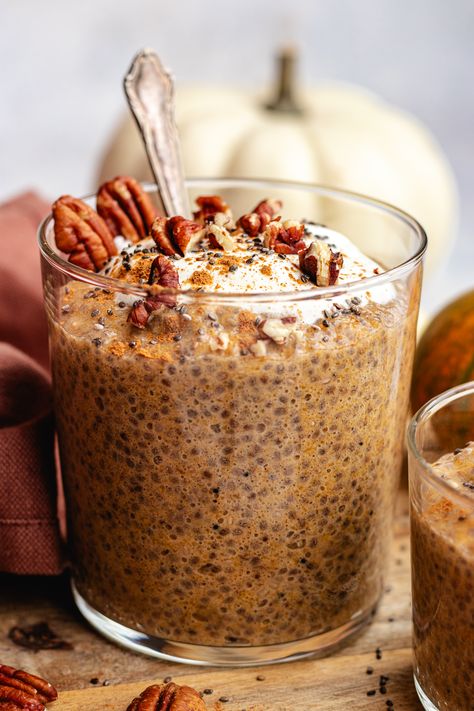 Pumpkin Chia Pudding - The Delicious plate Pumpkin Spice Chia Seed Pudding, Pumpkin Chia Pudding Recipes, Autumn Chia Pudding, Fall Chia Pudding, Pumpkin Spice Chia Pudding, Warm Chia Pudding, Fall Chia Seed Pudding, Chia Bowl Recipes, Orange Chia Pudding