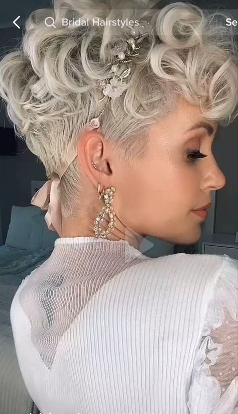 Pixie Wedding Hair, Haircut 360, Wedding Hairstyles For Short Hair, Hair Trends 2015, Cabello Afro Natural, Short Hair Bride, Pixie Haircut For Thick Hair, Undercut Pixie Haircut, Edgy Short Hair