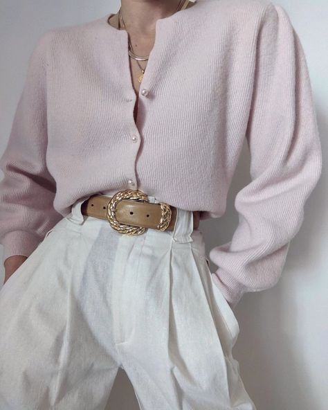 90s Cardigan Outfit, Pink Cardigan Outfit, Cardigan Outfit Aesthetic, Cardigan Outfit, Airbrush App, Winter Fashion Outfits Casual, Outfit Vintage, Cardigan White, 90s Outfit