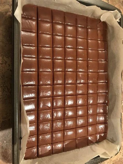 Perfect Things Satisfying, Homemade Caramels, Satisfying Photos, Satisfying Pictures, Perfect Things, Bookshelf Organization, Mirror Lake, Beautiful Handwriting, Perfect Squares