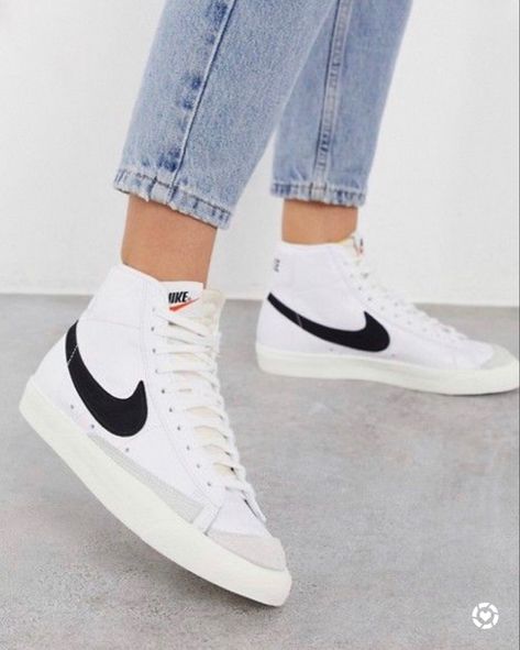 Nike blazer mid sneakers outfit. Minimal sneakers Nike Blazer Mid 77 Outfit Woman, Blazer Mid 77 Outfit, Nike Blazer Outfit, Nike Blazer Mid 77 Outfit, Sneaker Outfits, Sneaker Trend, Dr Shoes, Sneakers Fashion Outfits, Nike Blazer Mid 77