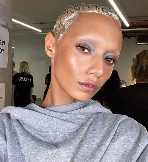 New York Fashion Week Spring 2022: The Biggest Hair and Makeup Looks | Vogue Pastel Graphic, Fresh Makeup Look, Mac Eyes, High Fashion Makeup, Fresh Makeup, Runway Makeup, Graphic Liner, Colorful Eye Makeup, Fashion Week Runway