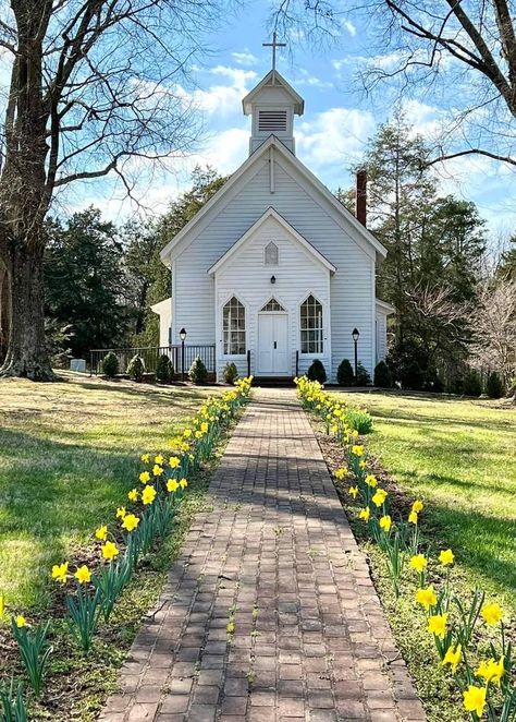 Church Aesthetic, Houses Of The Holy, Old Country Churches, Church Pictures, Take Me To Church, Old Churches, Country Church, Church Architecture, Church Building