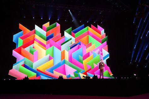 Es Devlin and Yinka Ilori design a vibrant labyrinthine set for 2021 BRIT Awards Geometric Stage Design, Creative Conference, Yinka Ilori, Es Devlin, Mirror Maze, Drag Show, Stage Designer, Stage Designs, Performance Stage