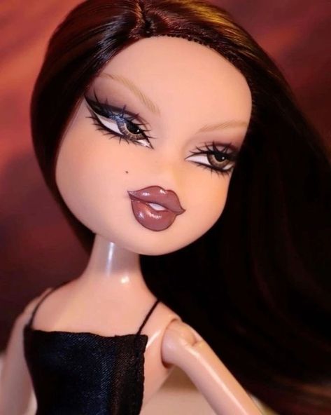 Amelia Mejer | bratz doll #makeup #bratz #bratzdoll #bratzdollmakeup #makeupartist #makeupinspiration #makeupideas #makeupoftheday #makeuplook… | Instagram Bratz Makeup Look Yasmin, Custom Bratz Dolls, Make Up Bratz, Bratz Doll Lips, Bratz Makeup Inspired, Bratz Doll Makeup Look, Doll Like Makeup, Bratz Makeup Look, Halloween Bratz