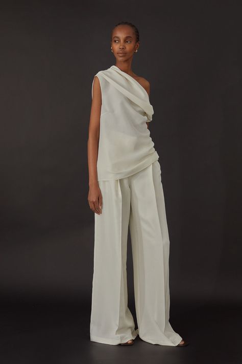 Feminine Silhouette Fashion, White Silk Trousers, 25 Birthday Outfit, Wrapped Trousers, White Trousers Outfit Casual, Neoclassical Fashion, White Trousers Outfit, White Matching Set, Trousers Outfit Casual