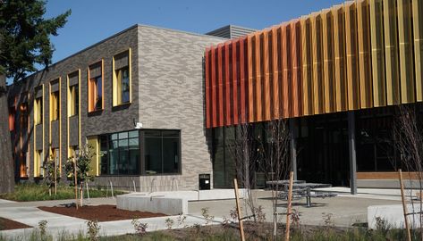 School Facade, Modern School Architecture, Middle School Architecture, High School Architecture, High School Design, School Building Design, Elementary School Library, Metal Facade, Kindergarten Design