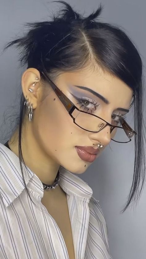 Y2k Office Siren, Office Siren Hair, Office Siren Core, Siren Office Aesthetic, Office Siren Glasses, Office Siren Makeup, Makeup Tutorials Step By Step, Y2k Makeup Looks, Siren Look