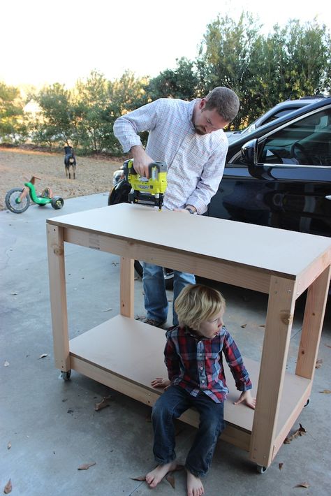 Easy Portable Workbench Plans - Rogue Engineer Small Workbench, Workbench Stool, Rolling Workbench, Workbench Organization, Portable Workbench, Building A Workbench, Workbench Designs, Folding Workbench, Mobile Workbench