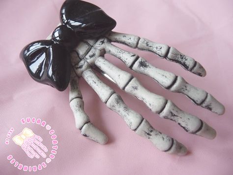 Black skeleton hand hair clip with bow by SugarCoatedSprinkles, £4.50 #pastelgoth #creepycute Punk Black Hair Accessories For Halloween, Skeleton Hand Hair Clip, Adjustable Black Punk Hair Accessories, Goth Hairclip, Skull Hair Clip, Skeletal Hand, Black Skeleton, Kawaii Pastel Goth, Mcbling Fashion