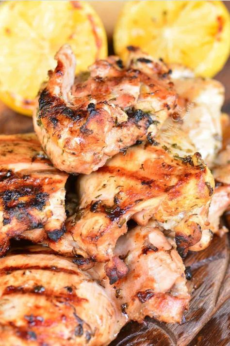 Tender, juicy, aromatic chicken made with a simple Greek Chicken Marinade with amazing combination of lemon, garlic, and herb flavors. Greek Marinade, Chicken Greek, Greek Chicken Marinade, Best Chicken Marinade, Greek Chicken Salad, Greek Chicken Recipes, Chicken Marinade Recipes, Chicken Tender, Grilled Chicken Thighs