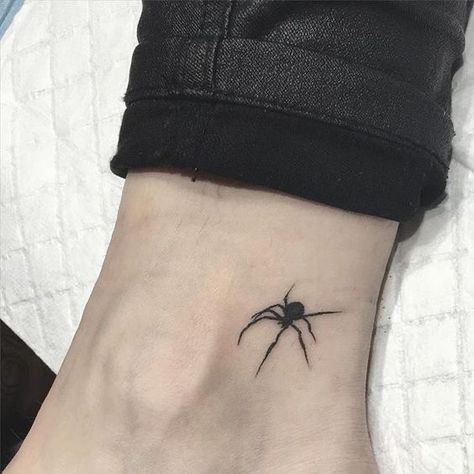 Spider Tattoos, Henne Tattoo, Web Tattoo, Muster Tattoos, Spider Tattoo, Poke Tattoo, Discreet Tattoos, Dainty Tattoos, Aesthetic Tattoo