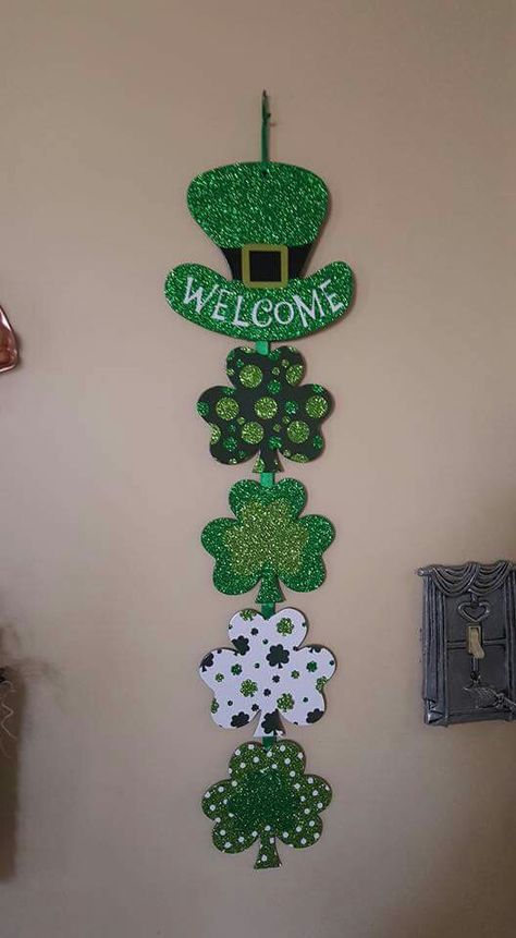 St. Patrick’s Welcome Just a dollar at my local Dollar Store San Patrick Day, Sant Patrick, St Patricks Decorations, St. Patrick's Day Diy, Fete Saint Patrick, Wall Green, St Patricks Crafts, St Patricks Day Crafts For Kids, San Patrick