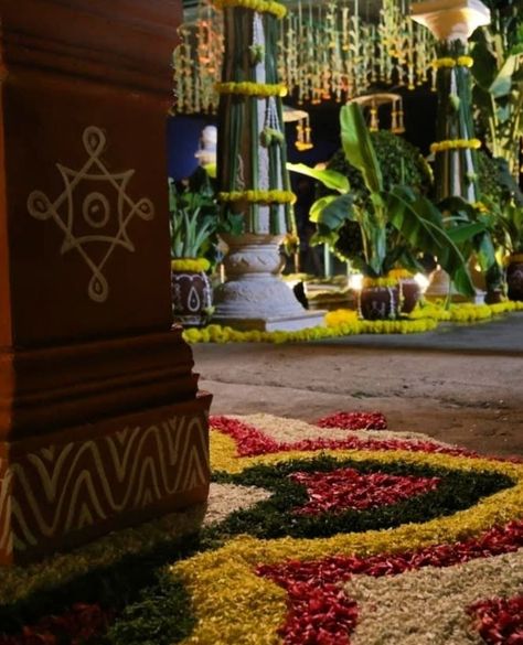 Traditional Tamil Wedding Decor, Traditional Telugu Wedding Decor, Telugu Wedding Aesthetic, Telugu Wedding Decoration, Tamil Wedding Decoration, Rangoli For Wedding, Onam Decoration, Floral Rangoli, Pooja Decor