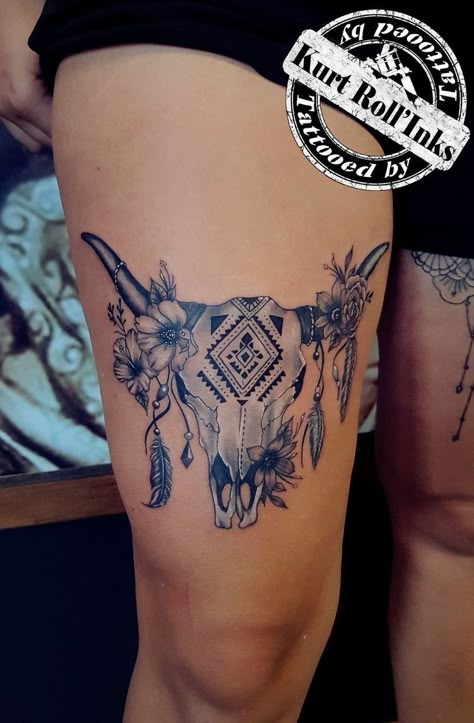 Western Tattoo Ideas, Cow Skull Tattoos, Tattoo Ideas For Females, Western Tattoo, Bull Skull Tattoos, Tato Paha, Cowgirl Tattoos, Cowboy Tattoos, Country Tattoos