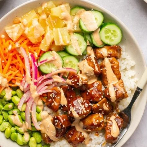 Easy Teriyaki Chicken Poke Bowls with Spicy Mayo - Mary's Whole Life Sweet Teriyaki Chicken, Chicken Poke Bowl, Chicken Sushi, Poke Bowl Recipe, Easy Teriyaki Chicken, Matchstick Carrots, Teriyaki Glaze, Poke Bowls, Spicy Mayo