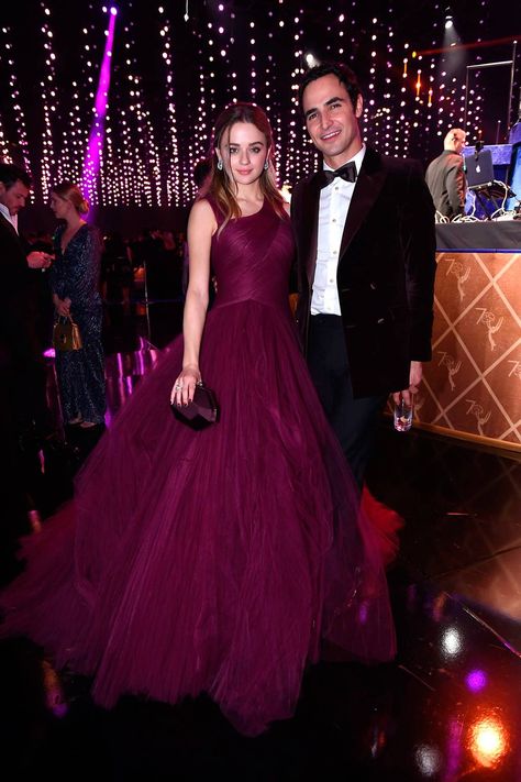 Zac Posen poses with The Kissing Booth star Joey King, making her Emmys debut in a princess dress Cocktail Party Outfit Indian Wedding Ideas, Princess Gowns For Engagement, Gowns For Reception Party, Party Gowns Indian Weddings, Gowns For Engagement, Gown For Engagement Indian, Gowns For Reception, Dresses For Reception, Gown Party Wear Reception Dresses