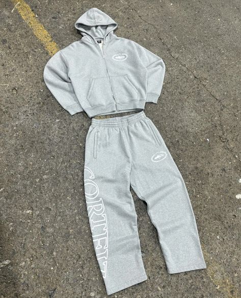 Crtz Rtw, Grey Tracksuit, Sports Costume, Drippy Outfit, Estilo Swag, Creative T Shirt Design, Classy Outfits Men, Boy Fits, Shirt Design Inspiration