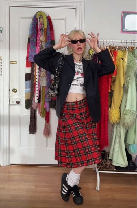 Red Kilt Outfit, Tartan Skirt Aesthetic, Punk Plaid Skirt Outfit, Tartan Outfit Aesthetic, Punk Maxi Skirt, Long Red Skirt Outfit Winter, Tartan Maxi Skirt Outfit, Long Red Plaid Skirt Outfit, Tartan Maxi Skirt